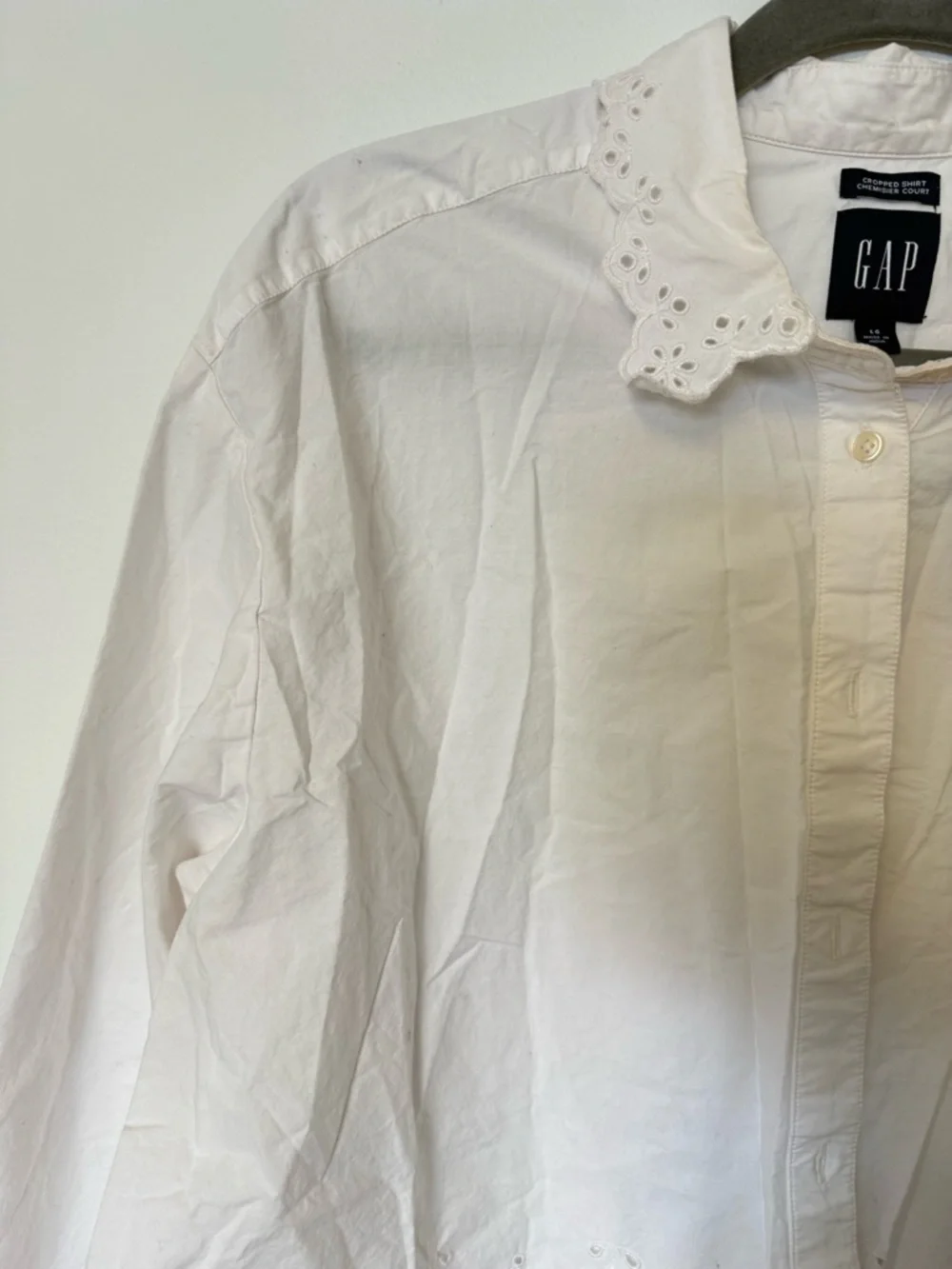 GAP Women’s White Eyelet Cropped Shirt - Picture 5 of 6